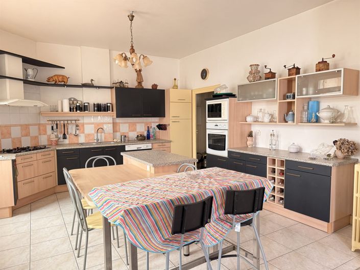 Image No.6-4 Bed House for sale