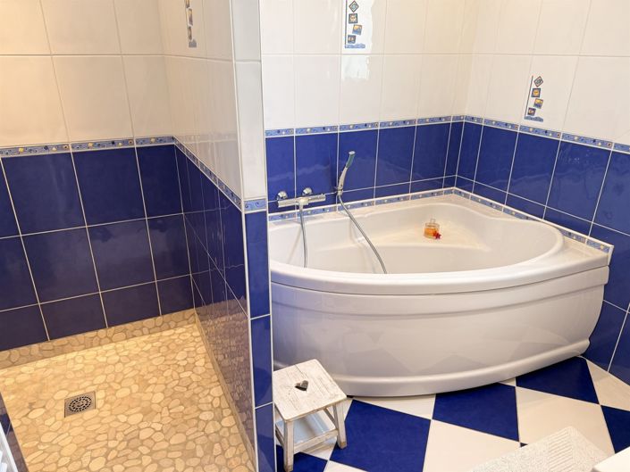 Image No.15-3 Bed House for sale