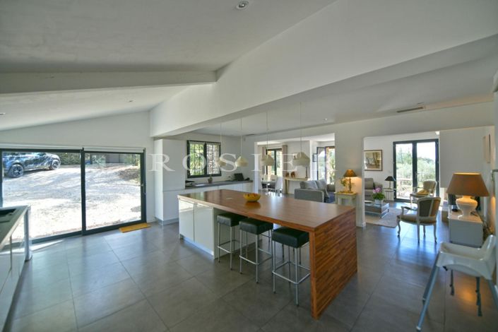 Image No.5-5 Bed House for sale