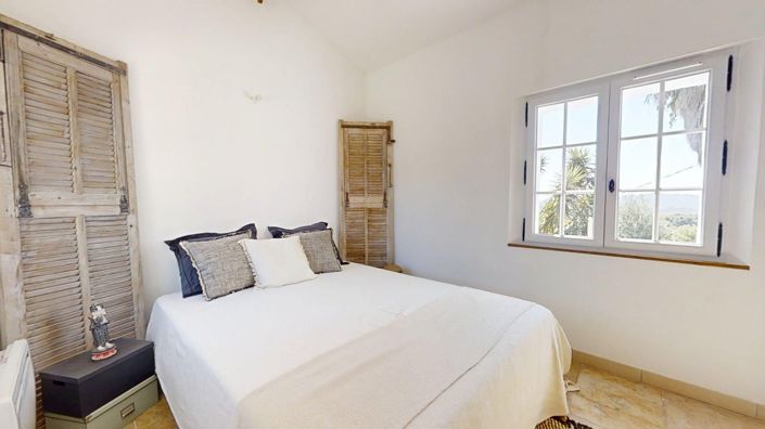 Image No.10-3 Bed House for sale