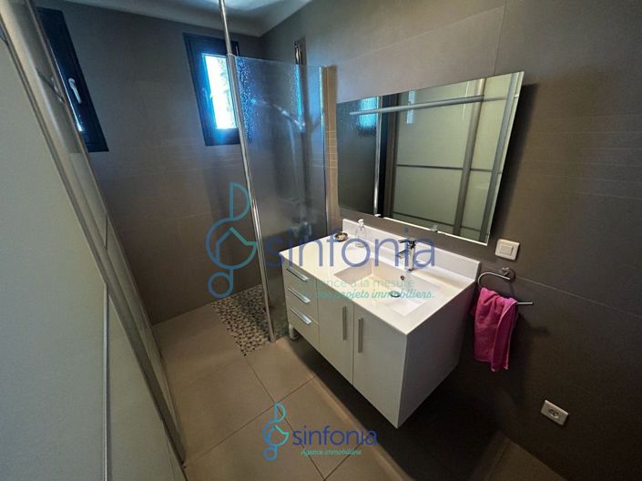 Image No.16-5 Bed House for sale