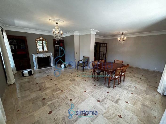 Image No.7-5 Bed House for sale