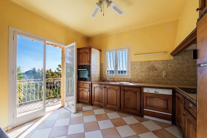 Image No.7-5 Bed House for sale