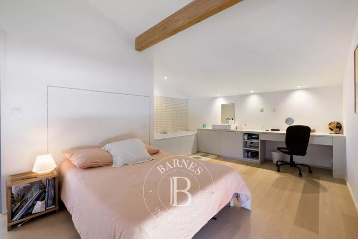 Image No.13-8 Bed House for sale