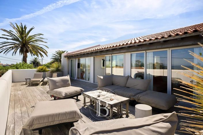 Image No.3-8 Bed House for sale