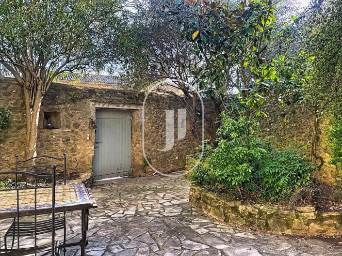 Image No.2-Maison de 2 chambres à vendre à Uzès