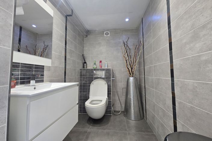 Image No.8-House for sale