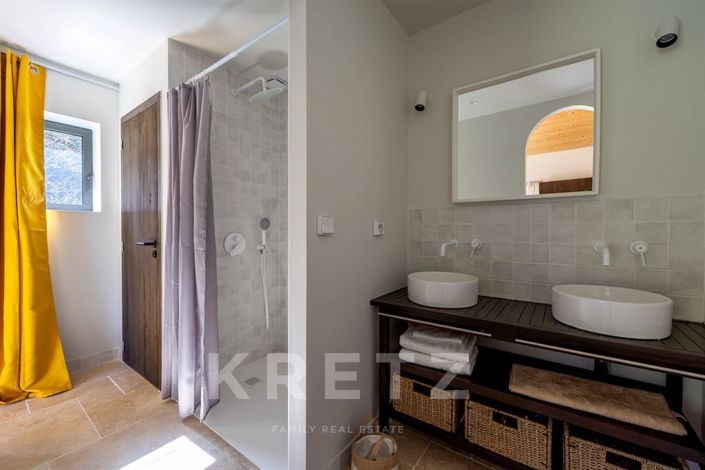 Image No.12-4 Bed House for sale