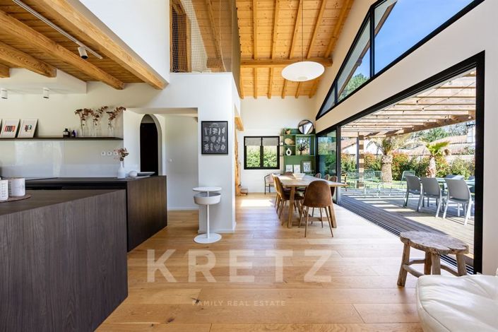 Image No.6-4 Bed House for sale