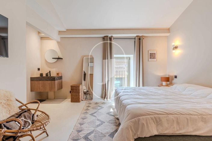 Image No.9-4 Bed House for sale