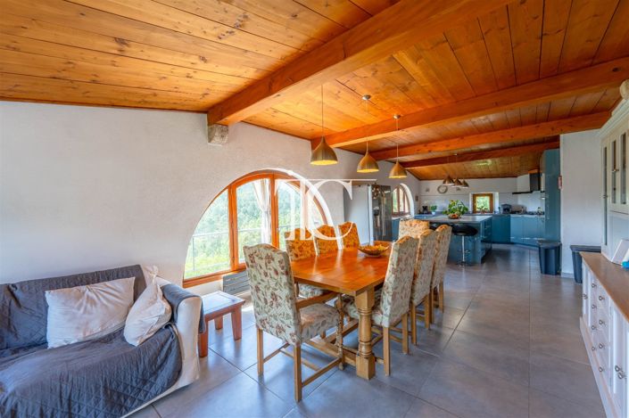 Image No.10-8 Bed House for sale