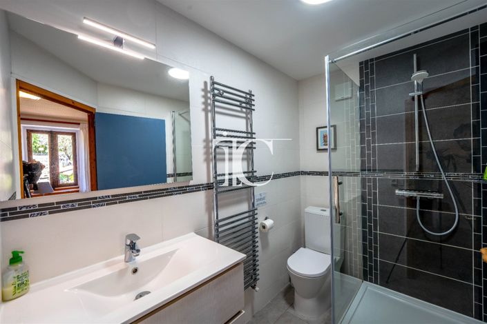 Image No.17-8 Bed House for sale