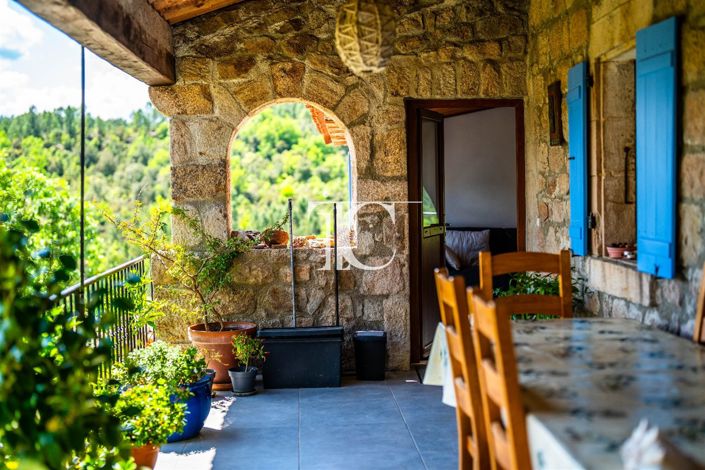 Image No.5-8 Bed House for sale