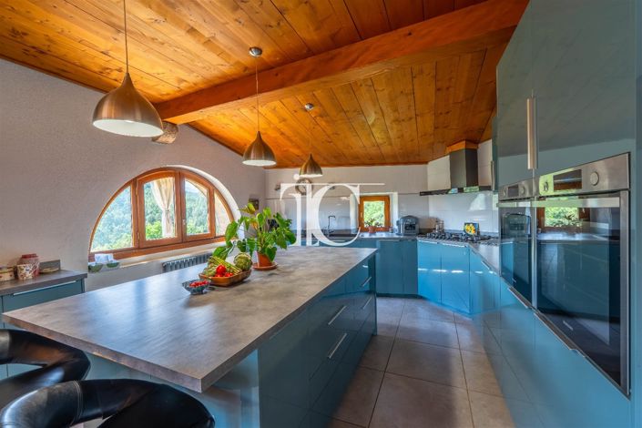 Image No.9-8 Bed House for sale