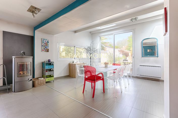 Image No.10-8 Bed House for sale