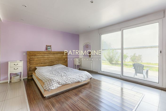 Image No.10-8 Bed House for sale