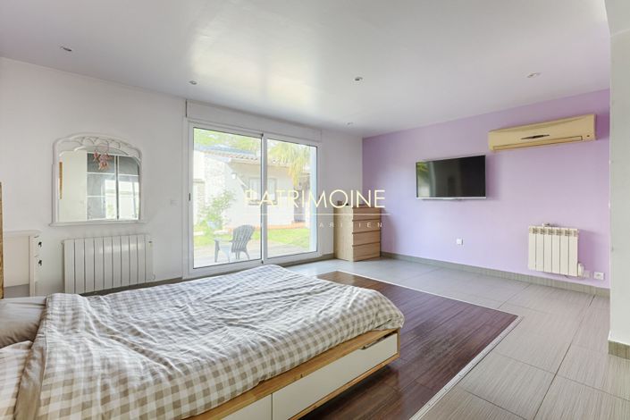 Image No.11-8 Bed House for sale