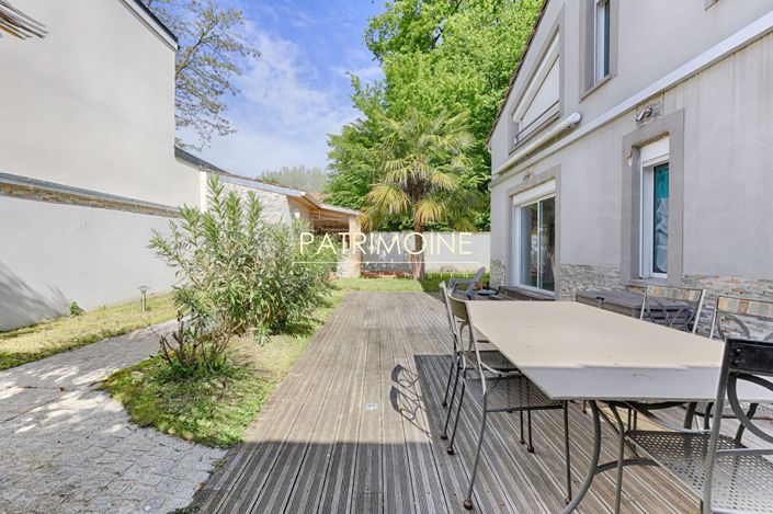 Image No.18-8 Bed House for sale
