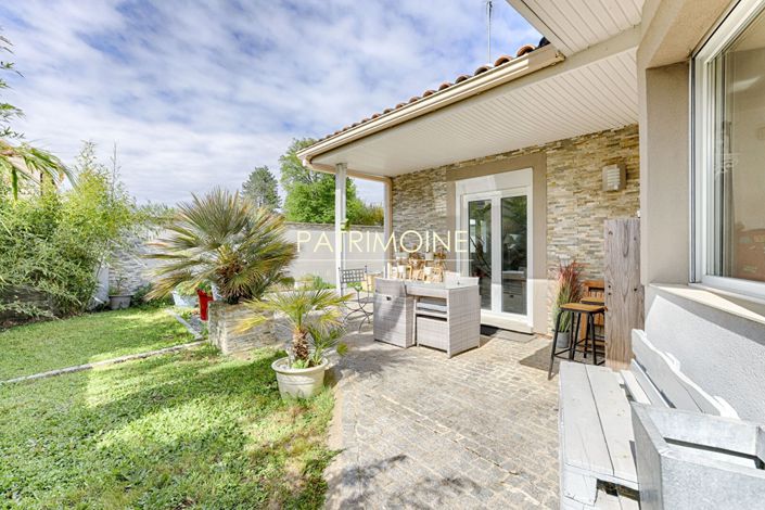Image No.3-8 Bed House for sale