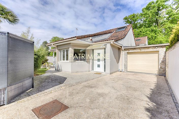 Image No.4-8 Bed House for sale