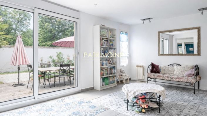 Image No.7-8 Bed House for sale