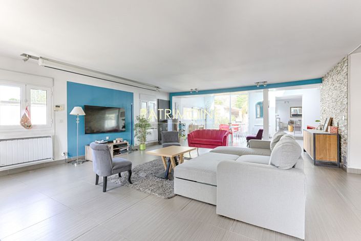 Image No.7-8 Bed House for sale