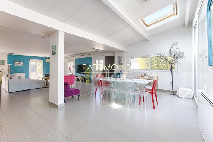 Image No.9-8 Bed House for sale