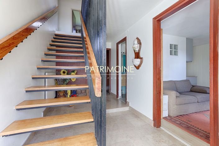 Image No.7-7 Bed House for sale