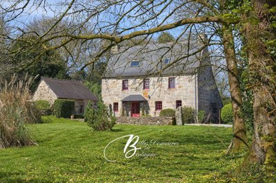 1 - Plounevez-Quintin, Property