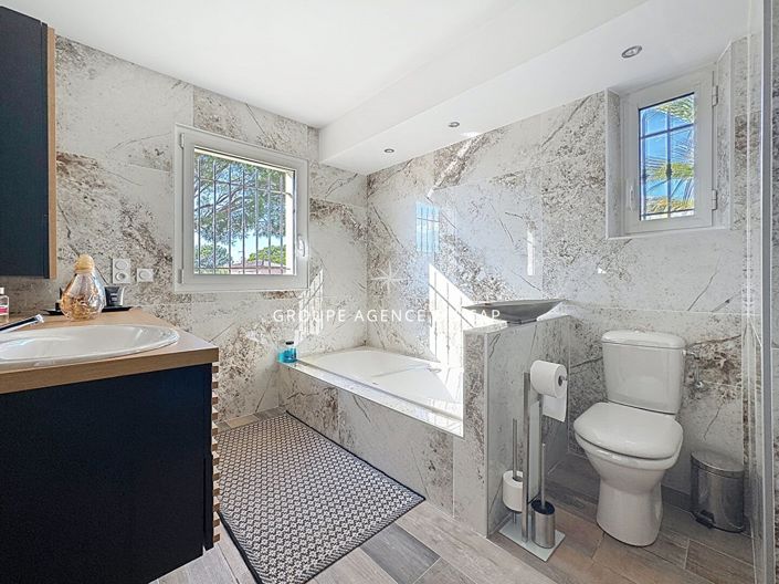 Image No.16-3 Bed House for sale