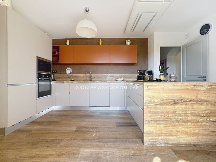 Image No.9-3 Bed House for sale