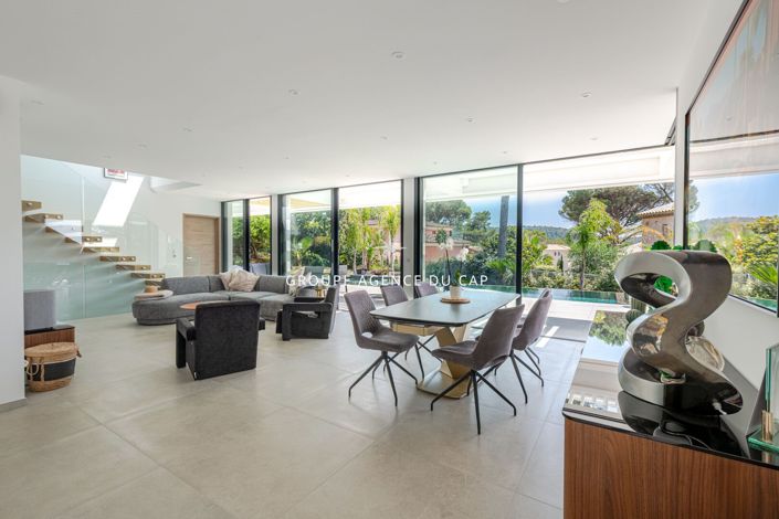 Image No.5-Maison de 4 chambres à vendre à Saint-Raphael