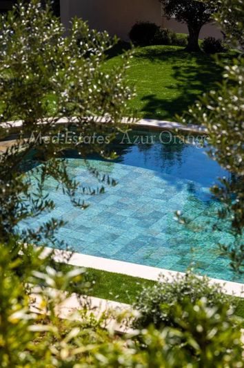 Image No.18-5 Bed House for sale