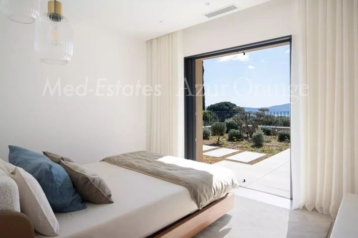 Image No.8-5 Bed House for sale