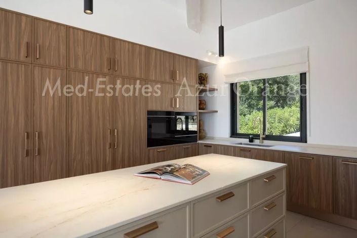 Image No.9-5 Bed House for sale