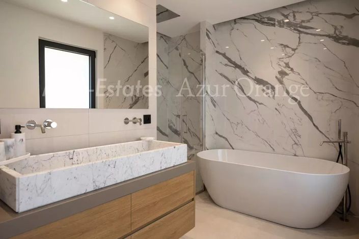 Image No.9-5 Bed House for sale