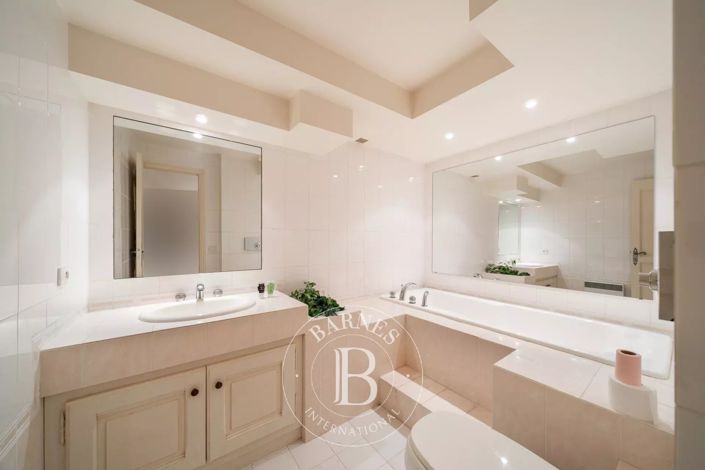 Image No.11-5 Bed House for sale