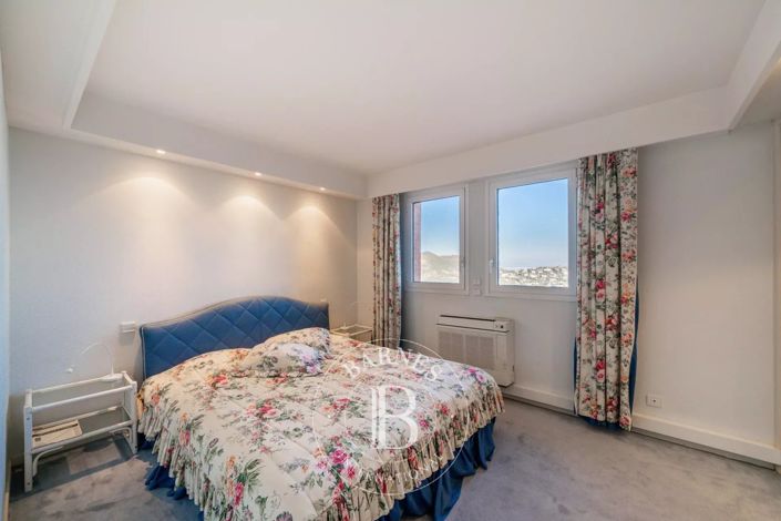 Image No.11-5 Bed House for sale