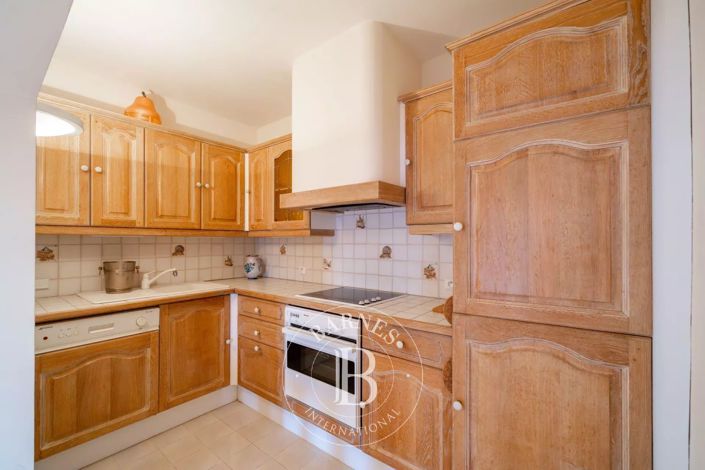 Image No.16-5 Bed House for sale