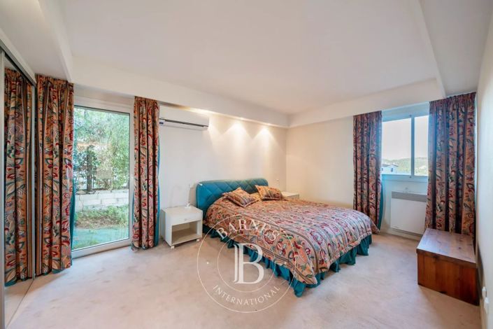 Image No.19-5 Bed House for sale