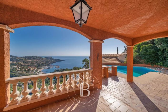 Image No.20-5 Bed House for sale