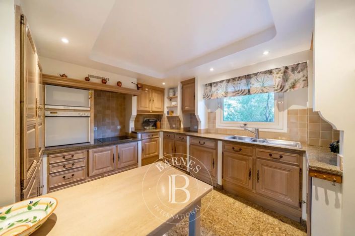 Image No.5-5 Bed House for sale