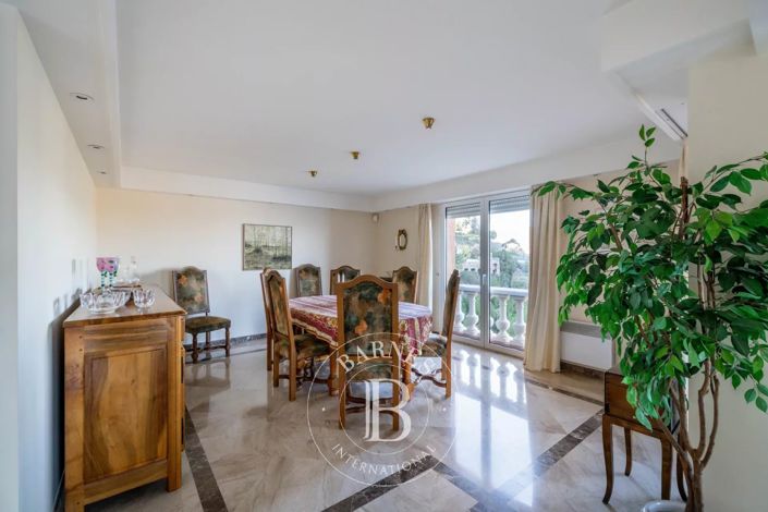 Image No.6-5 Bed House for sale