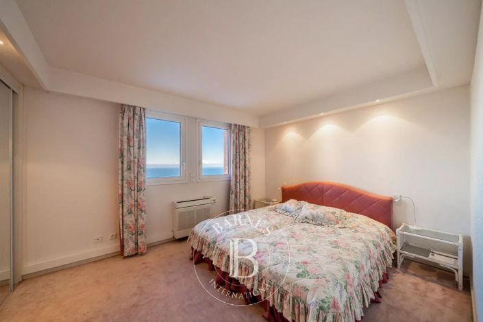 Image No.8-5 Bed House for sale