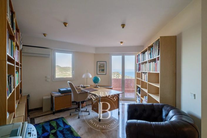 Image No.8-5 Bed House for sale