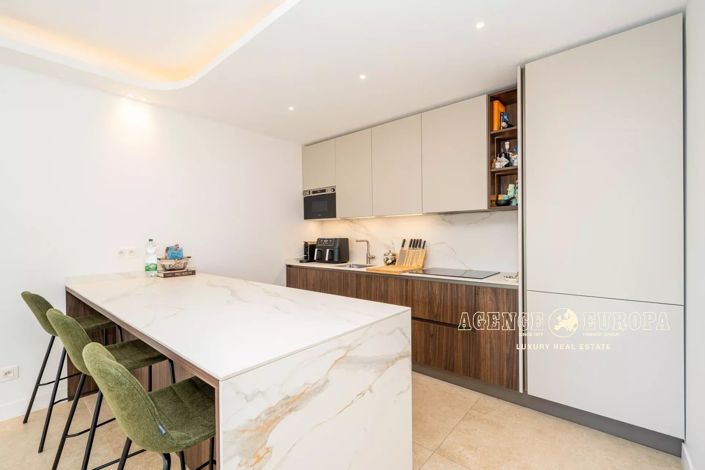 Image No.8-3 Bed Apartment for sale