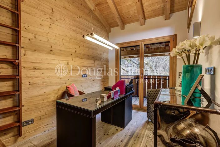 Image No.20-5 Bed House for sale