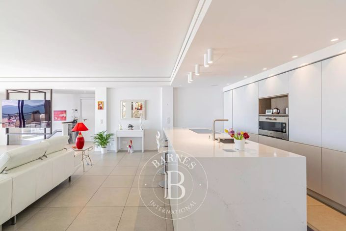 Image No.12-4 Bed Apartment for sale