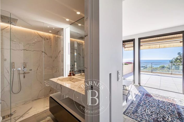 Image No.17-4 Bed Apartment for sale