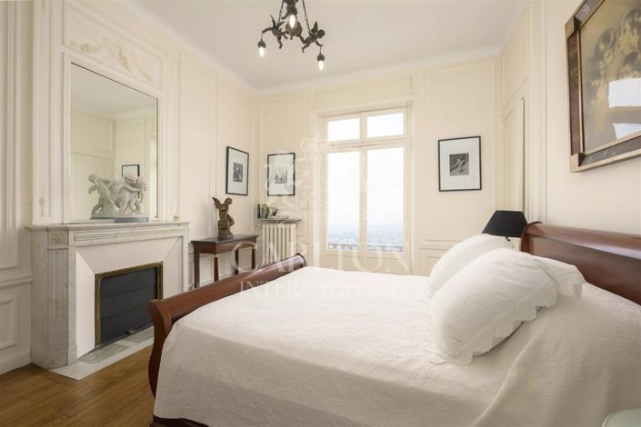 Image No.24-7 Bed House for sale